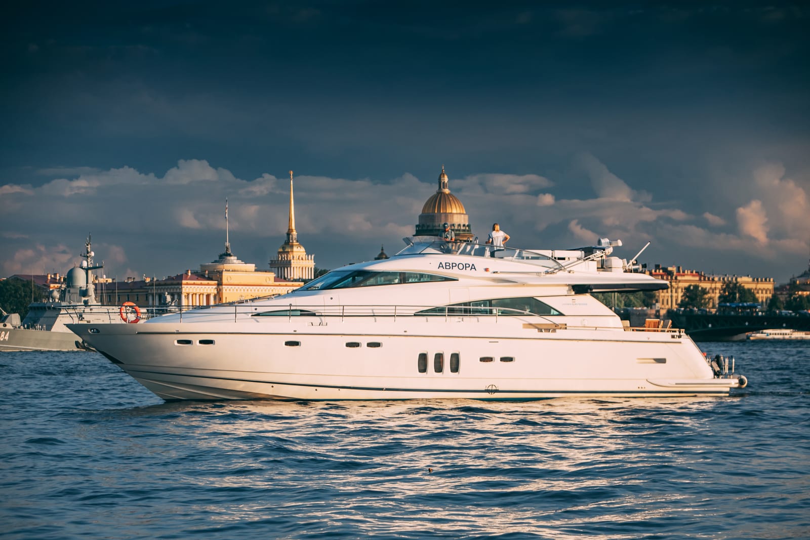Fairline 68